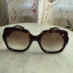 Gucci tortoiseshell sunglasses with case